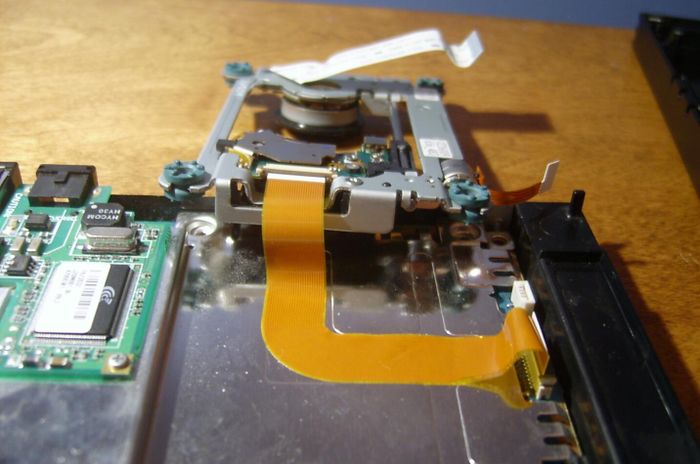 Replacing The Playstation 2 (slim)'s Laser - nikosapi.org wiki